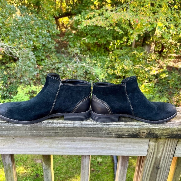 Clarks Black Booties - Picture 3 of 10